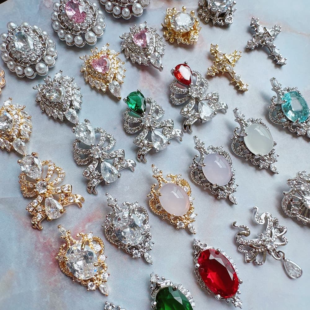 Nail Art Queen - 10pcs Luxury Royal Style Crown Pendant